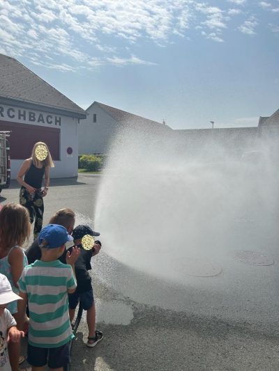 Kindergarten Kirchbach zu Besuch bei der Feuerwehr
